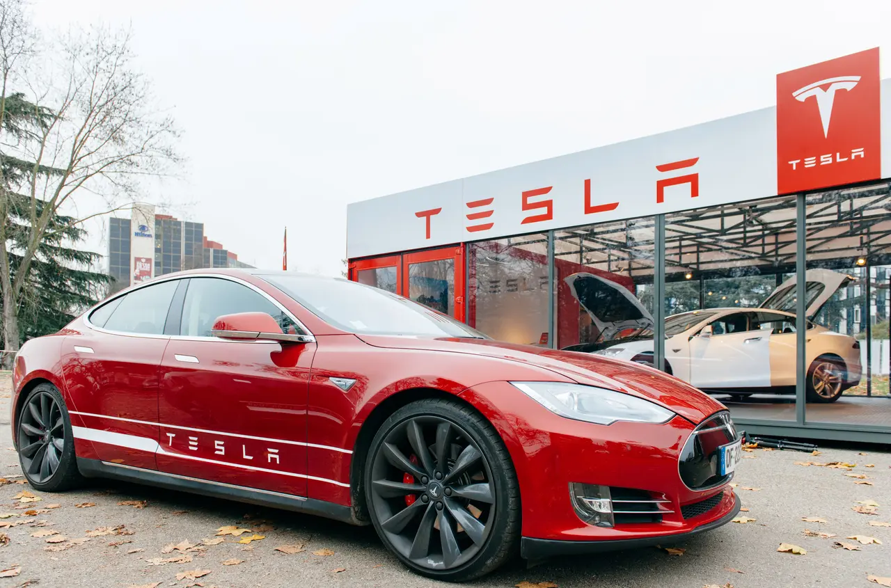 Uzmanlar Uyarıyor: Tesla'nın Çin Üretimi Bataryaları Büyük Bir Risk mi Taşıyor?